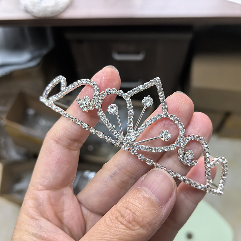 Серебряная корона со стразами, – обзор и цена Wedding Shop